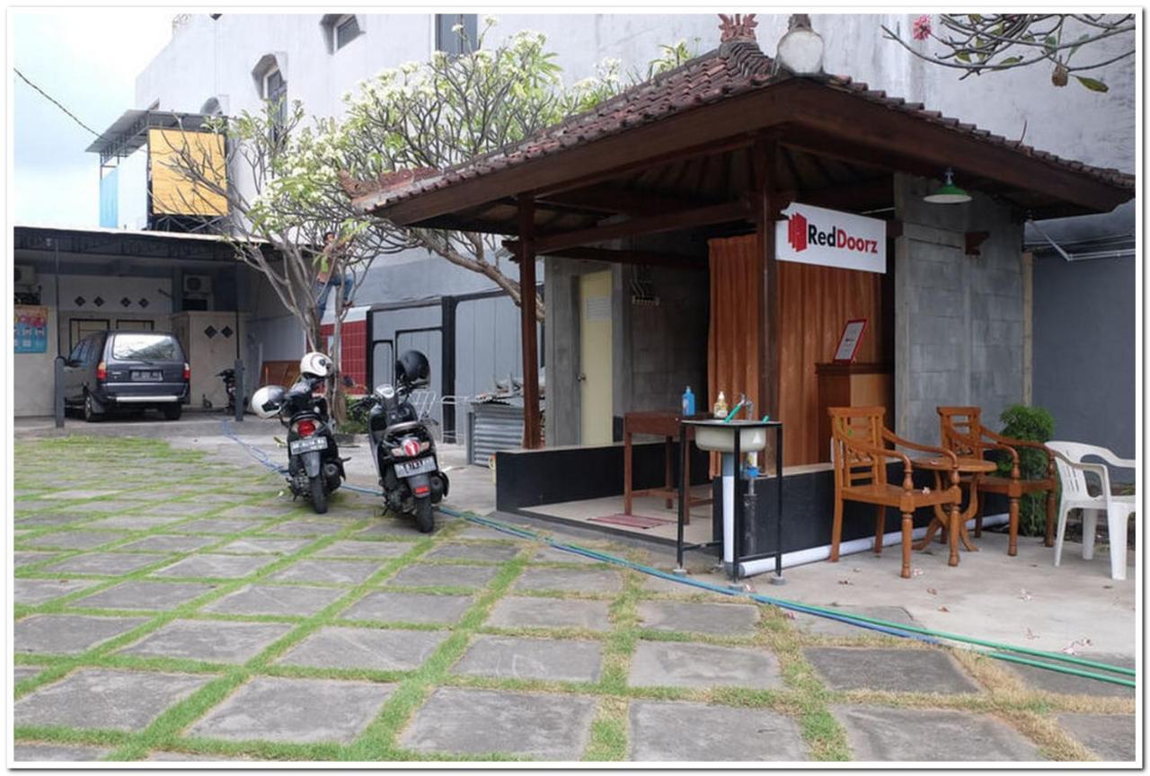 Reddoorz Near Penimbangan Beach Singaraja Екстериор снимка